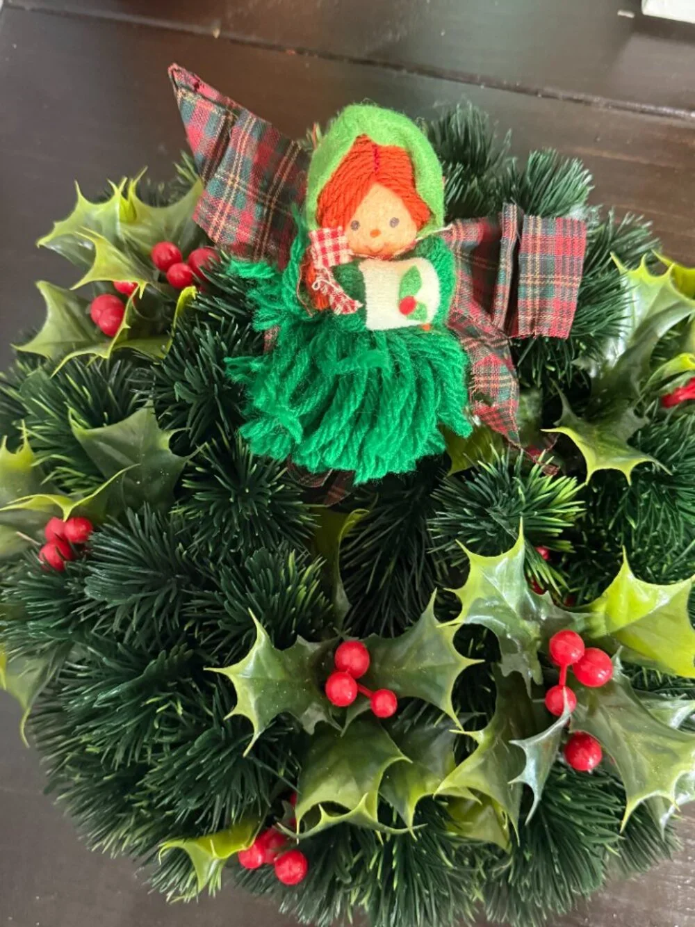 Vintage Hallmark Christmas Decor Yarn Doll Holiday Wreath 10